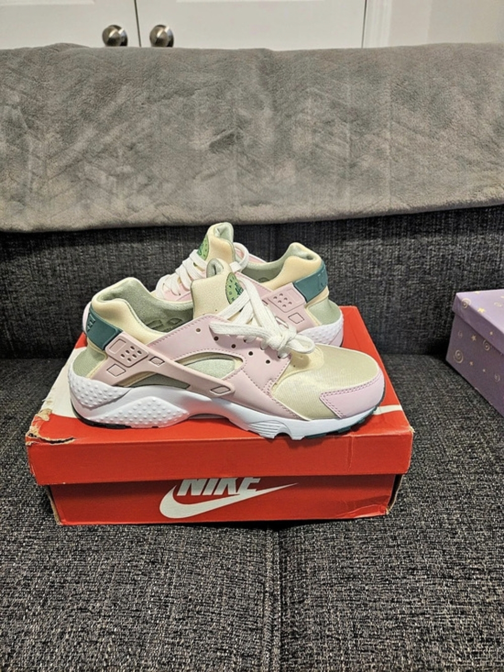 Nike Air Huarache Run SE (GS) ) Sneakers Pink & Green US 6y Or 7W